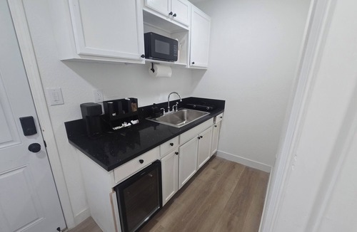 Sunrise Manor Apartment | Luxurious suits with independent entrance 15 mnts from the Strip