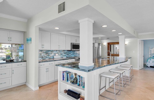 Key Colony Beach Condo | Luxuriously Remodeled & Expansive Wraparound Ocean Views