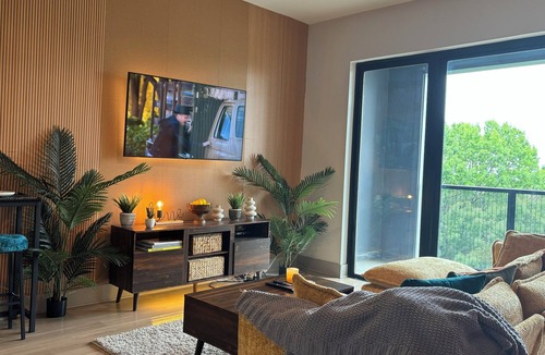 Home Park Apartment | Luxury 1 Bedroom "RetroCozyNest" Apartment in Midtown Atlanta
