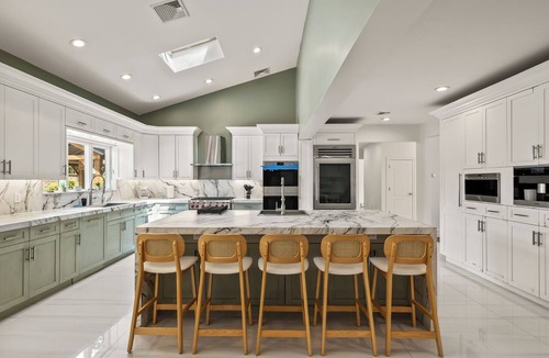 Stony Point Villa | Luxury 10BR w/Pool, Hot Tub & Pizza Oven