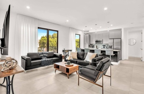 Harbordale Apartment | Luxury 3 bds APT Brand new, Perfectly located #202