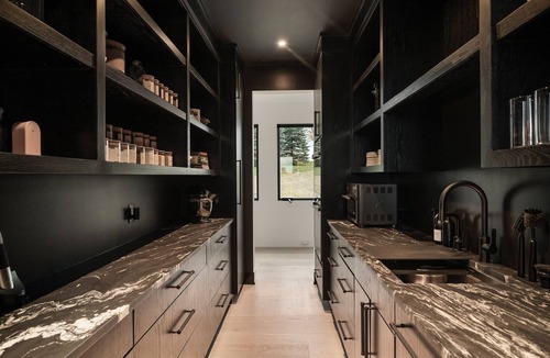 Skaneateles House | Luxury 6 Bed Black House Adult Only Retreat in Skaneateles — Spacious & Stylist