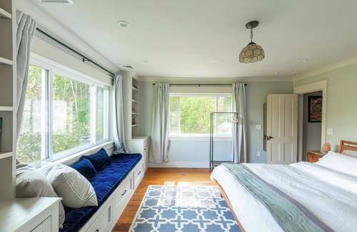 Callicoon House | Luxury Catskills Farmhouse Retreat w/Sauna on 7.5 Private Acres