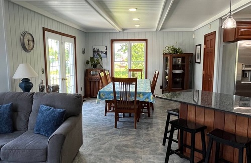 Alexandria Bay House | Luxury Cottage in Alex Bay 3 bedrooms, 2.5 baths. Book your 2026 Vacation Now!