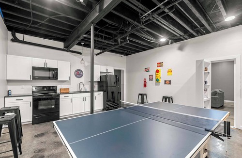 Dickson House | Luxury Estate w/Pool-Game Room-Indoor Basketball