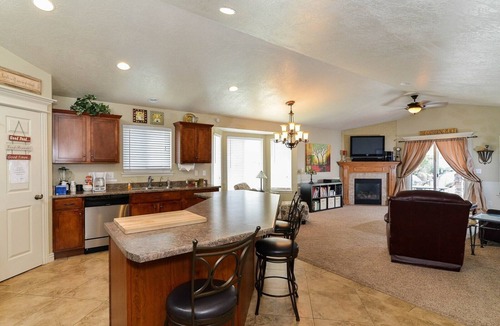 West Valley City House | Luxury Executive Duplex Main Level, Huge Master, Large Kitchen