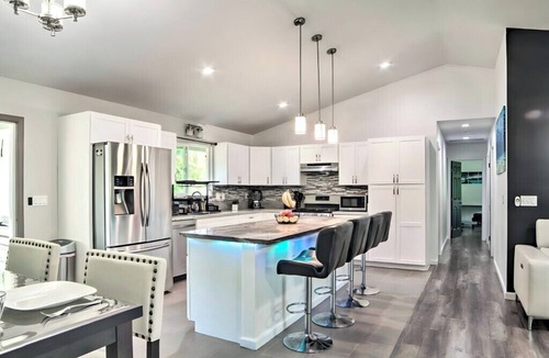Keaau House | Luxury Hawaii Getaway Close to the Beach & Ocean!