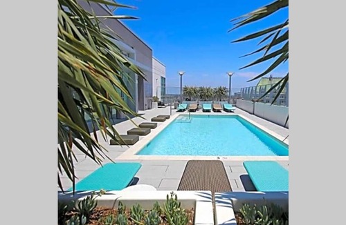 Downtown Los Angeles Apartment | Luxury Highrise Living Downtown LA