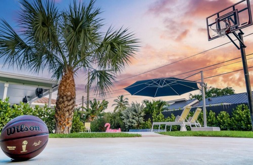 Lake Ida Shores House | Luxury Home | Heated Salt Pool, Cinema, Court, & Fire Pit