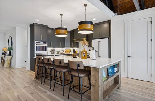Gallatin Cabin | Luxury Lakefront Retreat 30 mins from Nashville