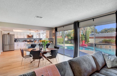 Paradise House | Luxury Modern Two Story Mini Mansion w/Heated Pool + Putting Green