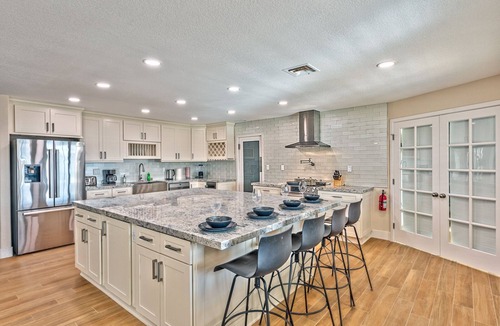 Enterprise Villa | Luxury Villa 3 Masters 6 B.rooms 4 Bath Big pool RV parking on 0.5 Acre of fun!