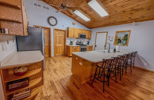Hammond House | Luxury Waterfront Retreat on Black Lake