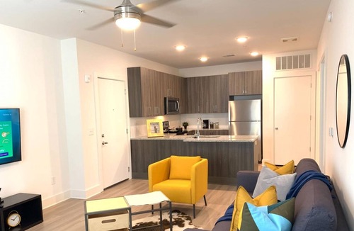 Chosewood Park Apartment | Magnificent 1 BR Skylar Apartment By RBA Living