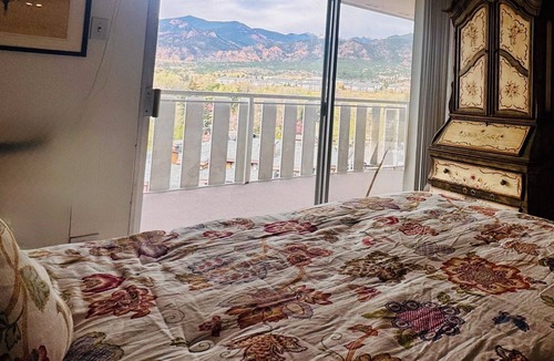 Skyway Condo | Majestic Mountain Views