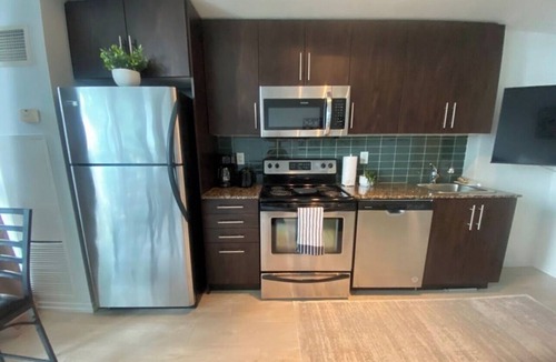 Downtown Toronto Condo | Maple leaf square