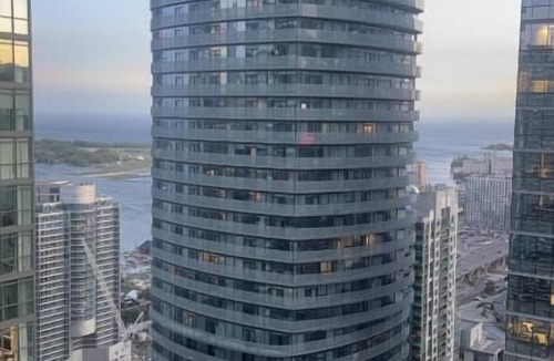 Downtown Toronto Condo | Maple leaf square