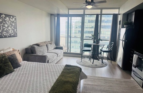 Downtown Toronto Condo | Maple leaf square