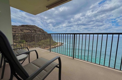 Makaha House | Marbella Lane - Beachfront Haven w/MT Views!