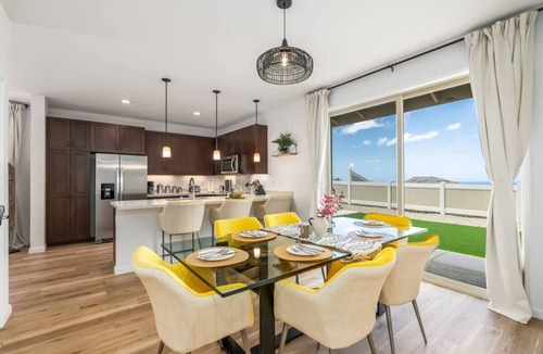 Makaha Valley House | @ Marbella Lane - Stylish House + Impressive Views