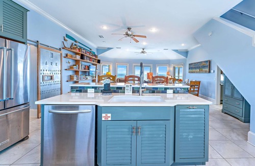Plantation House | Mariner's Compass - 3 BR Beachfront Beauty with community pool located in The Plantation