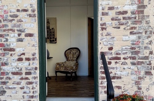 Carlisle Apartment | Marvelous 3-bedroom second floor apartment in Carlisle with lots of history
