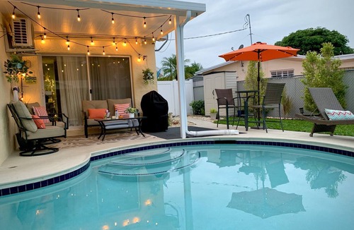 Margate Apartment | Master Suite with Private Pool
