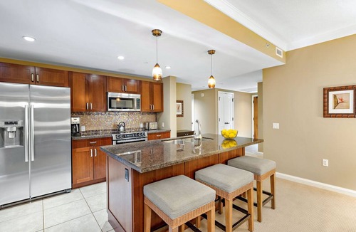 Kaanapali Condo | Maui Resort Rentals: Honua Kai Hokulani 715 - Stunning 7th Floor Ocean View 2BR w/Deluxe Corner Floor Plan!
