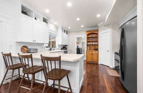 Herriman House | Mega Hot Tub - Fire Pit - Play Room - Sleeps 12