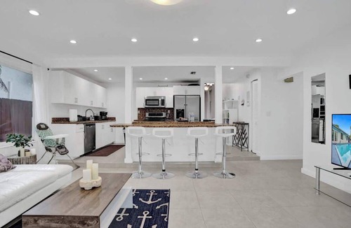 West Park Villa | Miami Central Stunning Villa with Heated Pool BBQ