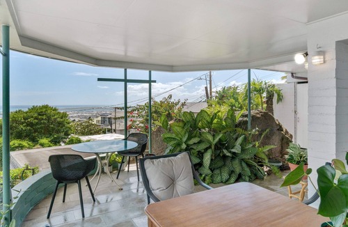 Liliha - Kapalama House | Mid-Century + Views & Privacy near Downtown Honolulu.