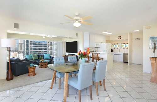 Waikiki Condo | Million-Dollar Ocean Views! Steps from Beach! Full Kitchen