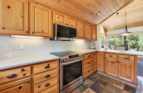 Alpine Meadows House | Mineral Springs By Tahoe Getaways w/Hot tub & Close to Hiking and Biking!