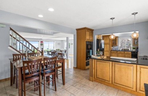 Hilton House | MM Properties Lake Ontario: Summer Breeze R26-28
