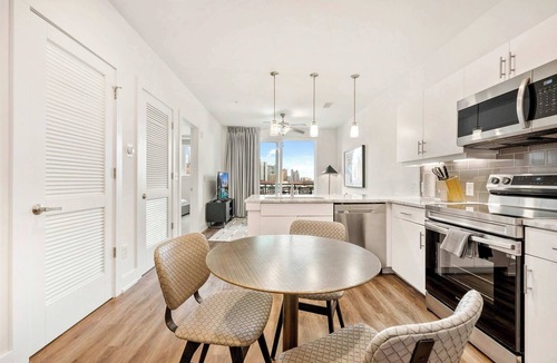 SoNo Apartment | Modern 1B1B Apartment with Private Balcony