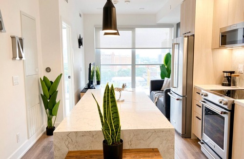 Downtown Toronto Apartment | Modern 1BR Apt with Stunning Views and Pool Access