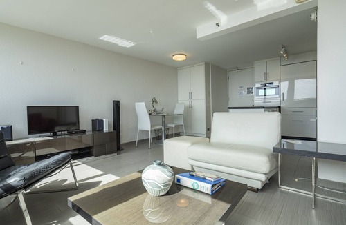 Waikiki Condo | Modern 43rd Floor 1BD - Views of Panoramic Ocean & Diamond Head!