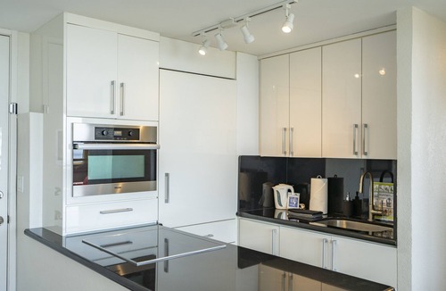 Waikiki Condo | Modern 43rd Floor 1BD - Views of Panoramic Ocean & Diamond Head!