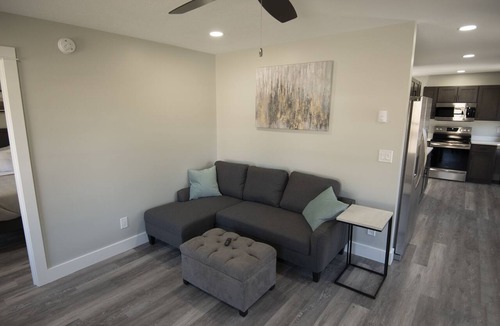 Burdett Apartment | Modern Apartment Overlooking Waterfalls