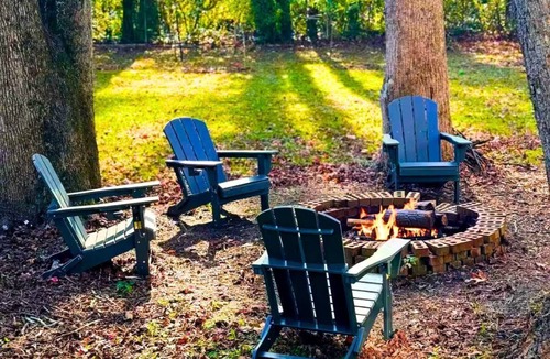 North Buckhead House | Modern Buckhead Retreat Sleeps 10: Families & Groups
