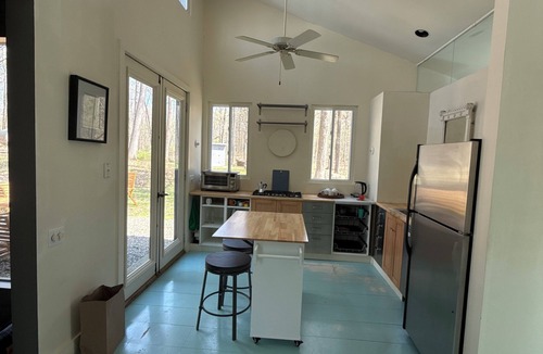 Germantown Cabin | Modern Cabin, Sauna, EV Charger, Forest Escape, Close to Tivoli, Germantown, RH
