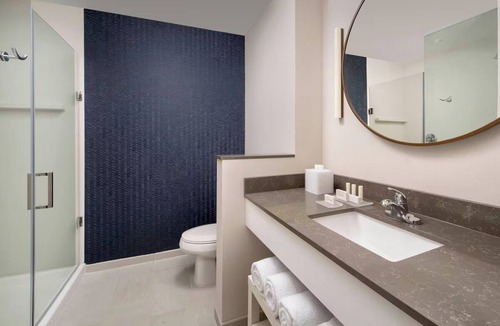 Doral Hotel | Modern & Comfortable 3 Rooms – Outdoor Pool, Fitness Center, Breakfast Included