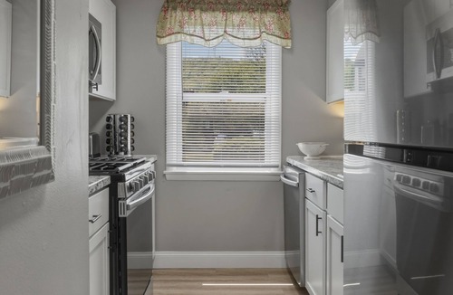 Corning Apartment | Modern Corning Unit - Dog Friendly, Walk to CMoG, 1 Mile From Market Street!