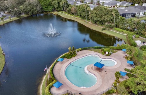 North Naples Villa | Modern Lakeside Villa: 6 Mins to Vanderbilt Beach & Mercato!
