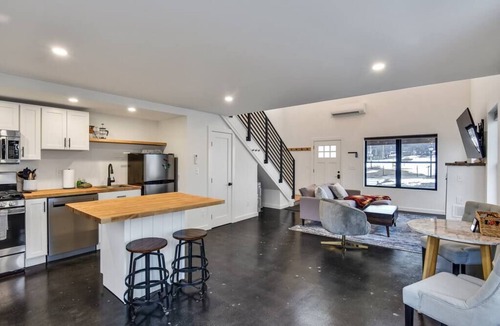 Augusta Apartment | Modern Loft Apartment