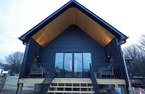 Cunningham Cabin | Modern Luxury Cabin, Fireplaces, Hot Tub Paducah