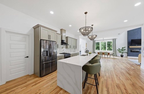 Atlanta House | Modern Luxury Sunlit Retreat- Near Airport- Spacious- Convenient