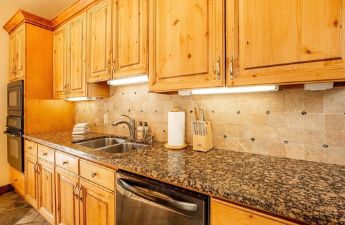 Deer Valley House | Modern Mountain Design, Luxury Resort Amenities, Game Room - Perfect for Families