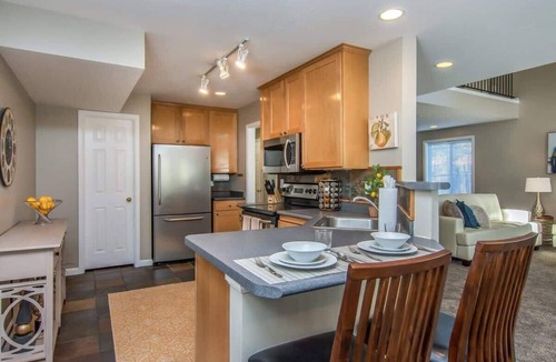 Midvale House | Modern Parkside Home! Hot Tub * XBox * Ping Pong *