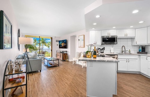 Kihei Condo | Modern & Polished Oceanfront Vistas